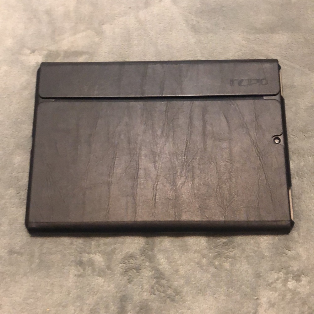 Incipio iPad/Tablet Magnetic Closure Case